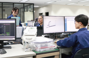 先輩社員02